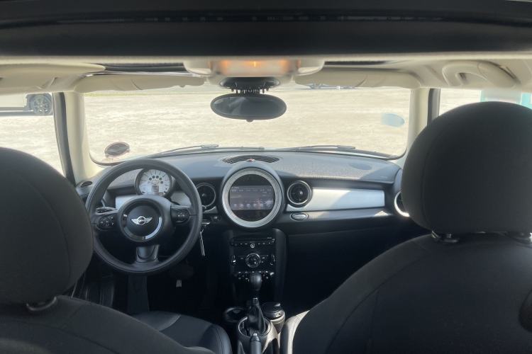 Used MINI 2011 1.6L COOPER Fun Interior 1