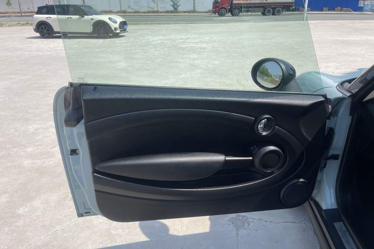 Used MINI 2011 1.6L COOPER Fun Interior 10