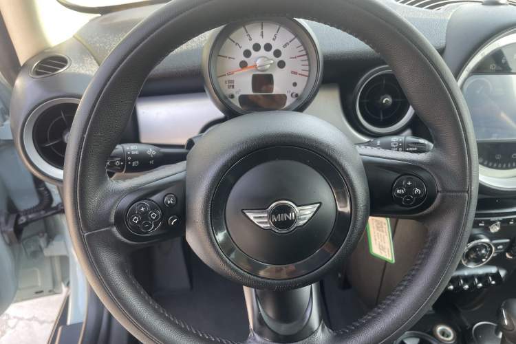 Used MINI 2011 1.6L COOPER Fun Interior 2