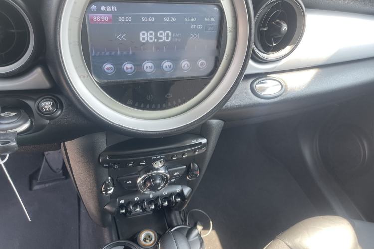 Used MINI 2011 1.6L COOPER Fun Interior 3