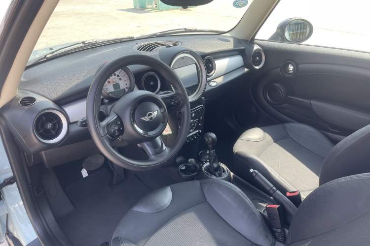 Used MINI 2011 1.6L COOPER Fun Interior 6