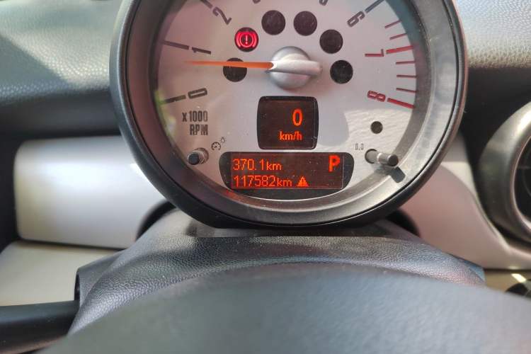 Used MINI 2011 1.6L COOPER Fun Odometer Close Up