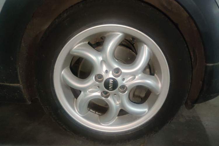 Used MINI 2011 1.6L COOPER Fun Right Front Wheel Hub
