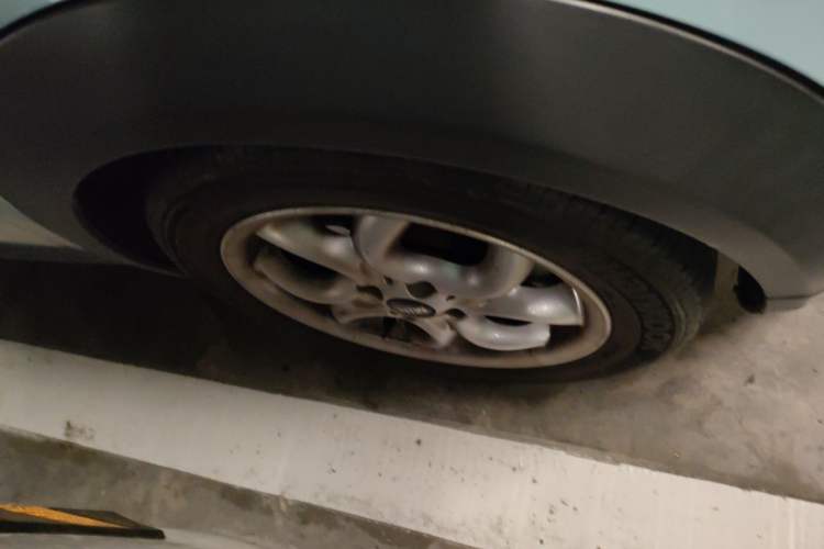 Used MINI 2011 1.6L COOPER Fun Right Front Wheel Hub