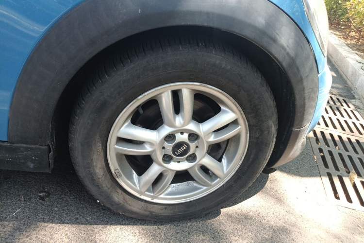 Used MINI 2011 1.6L ONE Right Front Wheel Hub