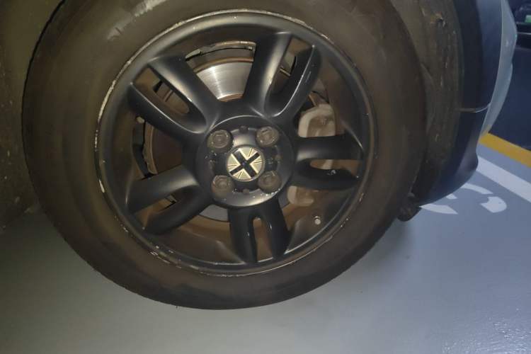 Used MINI 2011 1.6L ONE Right Front Wheel Hub