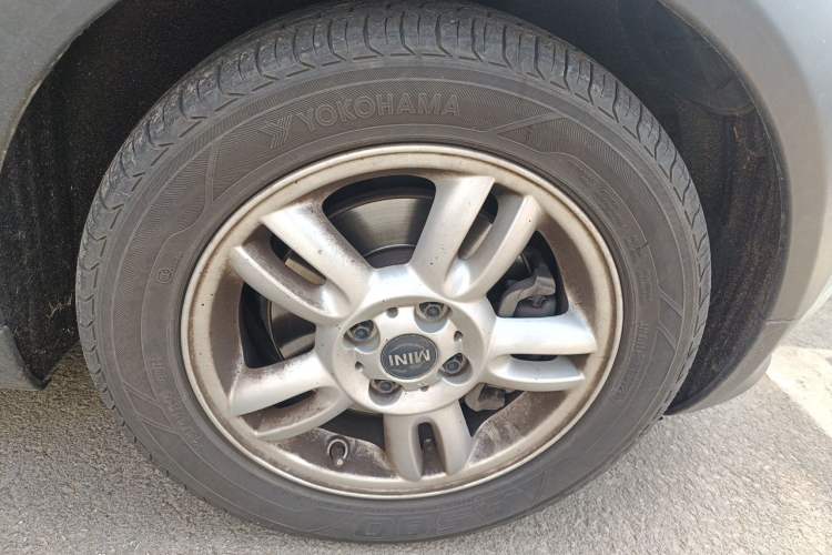 Used MINI 2011 1.6L ONE Right Front Wheel Hub