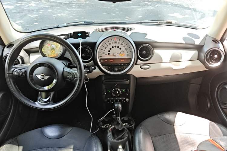 Used MINI 2011 1.6L COOPER Fun Center Console