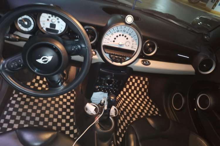 Used MINI 2011 1.6L COOPER CABRIO Center Console