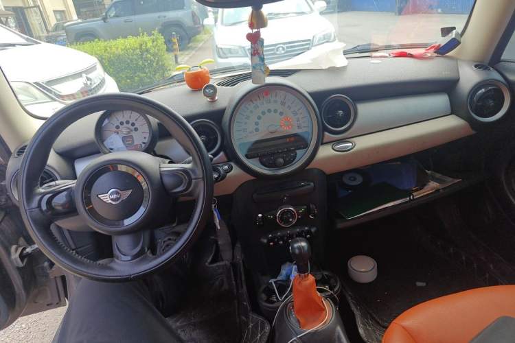 Used MINI 2011 1.6L ONE Center Console