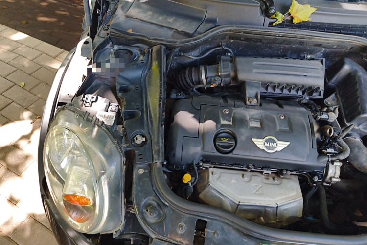 Used MINI 2011 1.6L COOPER Fun Engine Bay Right