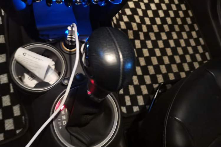Used MINI 2011 1.6L COOPER CABRIO Gear Lever