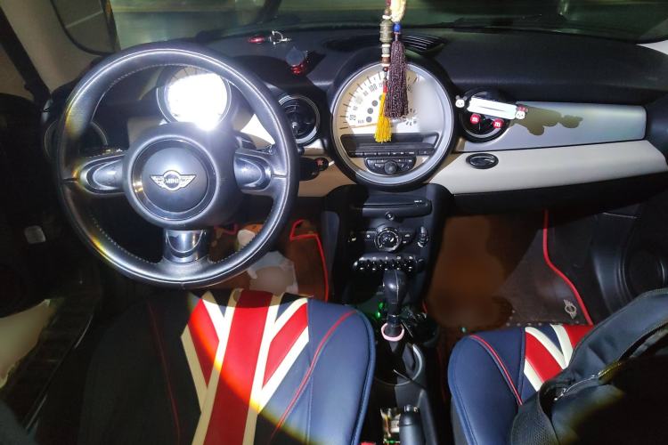 Used MINI 2011 1.6L ONE Interior 2