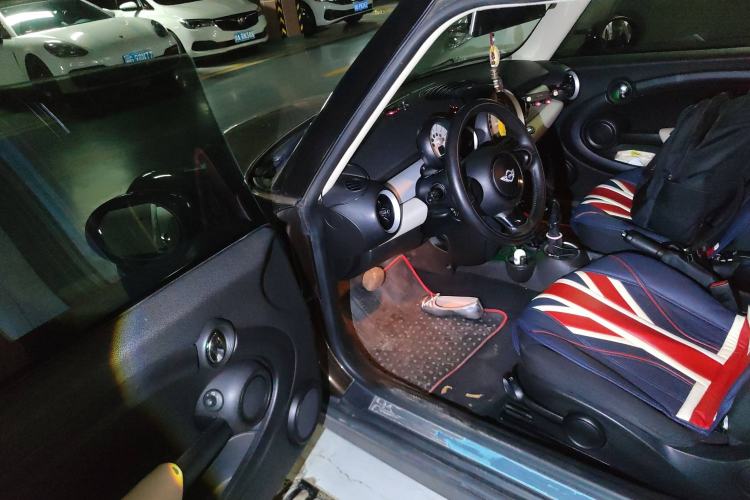 Used MINI 2011 1.6L ONE Interior 3