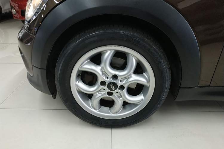 Used MINI 2011 1.6L COOPER Fun Left Front Wheel Hub