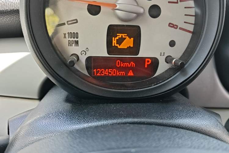 Used MINI 2011 1.6L COOPER Fun Odometer Close Up