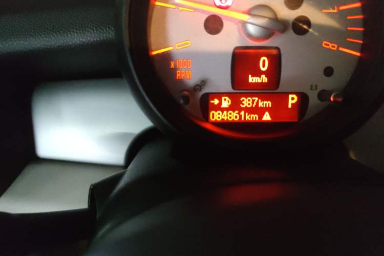 Used MINI 2011 1.6L ONE Odometer Close Up