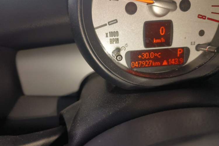 Used MINI 2011 1.6L ONE Odometer Close Up