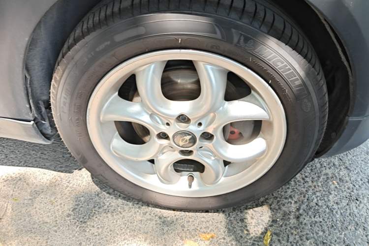 Used MINI 2011 1.6L COOPER Fun Right Front Wheel Hub