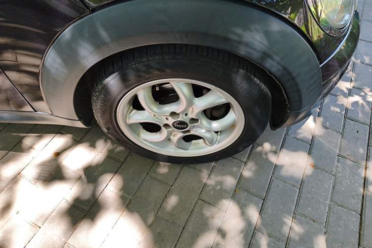Used MINI 2011 1.6L COOPER Fun Right Front Wheel Hub