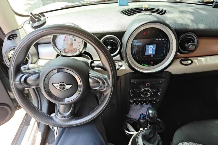 Used MINI 2011 1.6L ONE Center Console