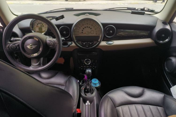 Used MINI 2011 1.6L ONE Center Console