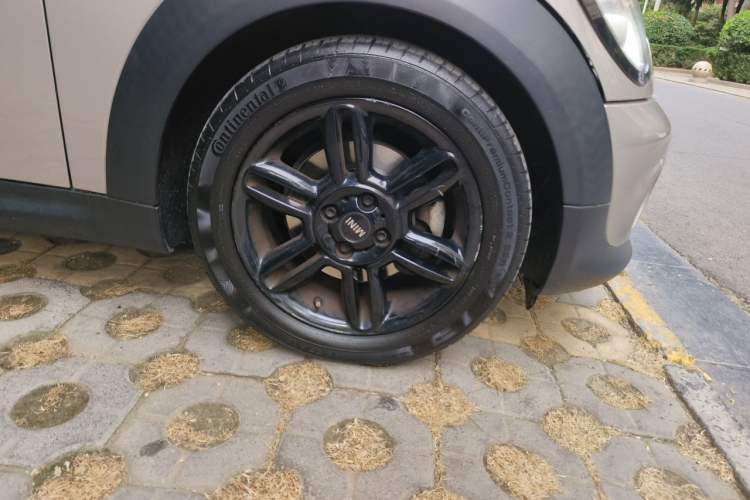 Used MINI 2011 1.6L ONE Right Front Wheel Hub
