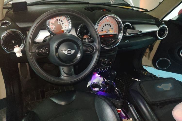 Used MINI 2011 1.6L COOPER Fun Center Console