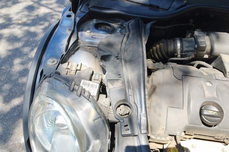 Used MINI 2011 1.6L COOPER Fun Engine Bay Right
