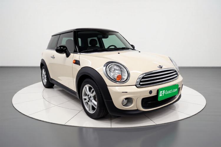 Used MINI 2011 1.6L ONE Front Right 45 Deg