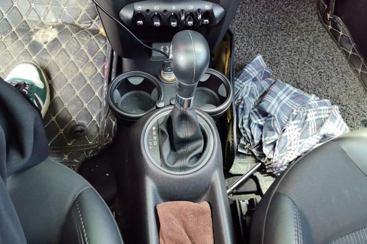 Used MINI 2011 1.6L COOPER Fun Gear Lever