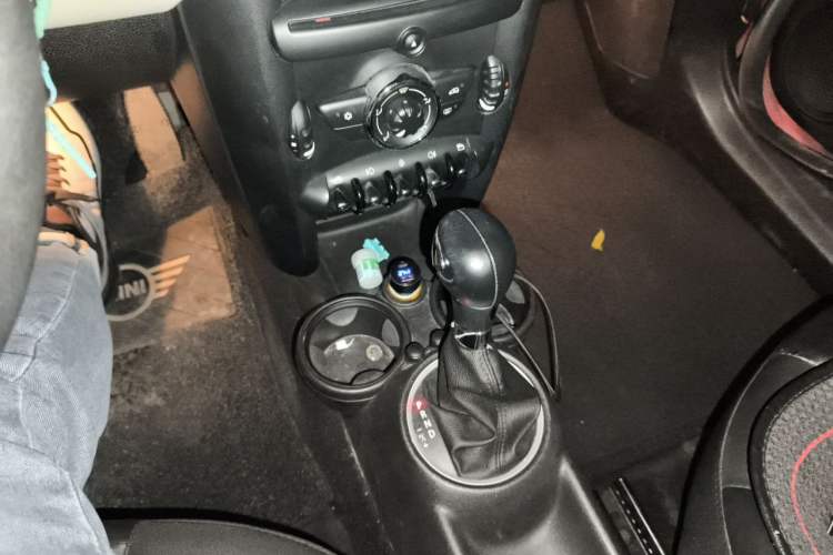 Used MINI 2011 1.6L COOPER Fun Gear Lever