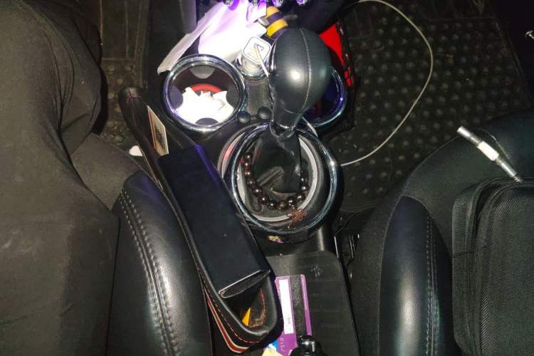 Used MINI 2011 1.6L COOPER Fun Gear Lever