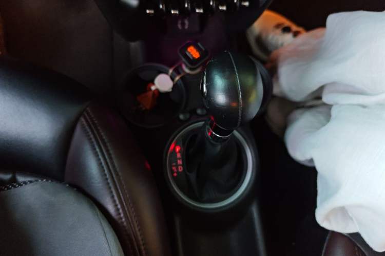Used MINI 2011 1.6L COOPER Fun Gear Lever