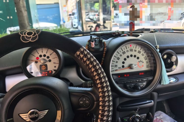 Used MINI 2011 1.6L COOPER Fun Instrument Cluster