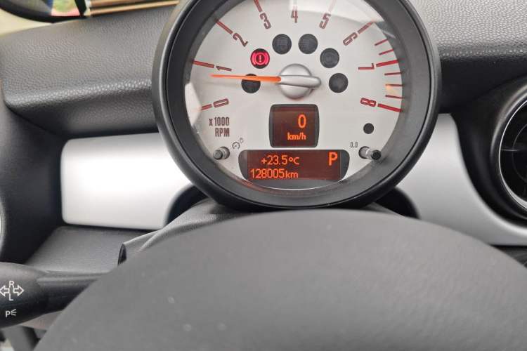 Used MINI 2011 1.6L COOPER Fun Odometer Close Up