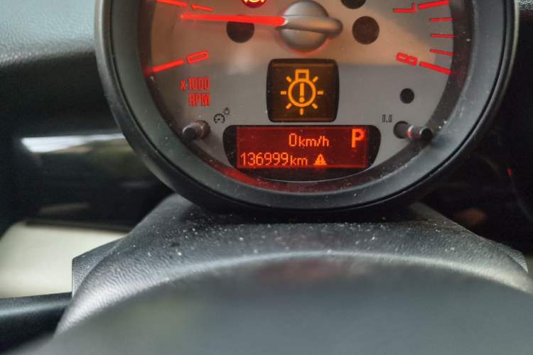 Used MINI 2011 1.6L COOPER Excitement Odometer Close Up
