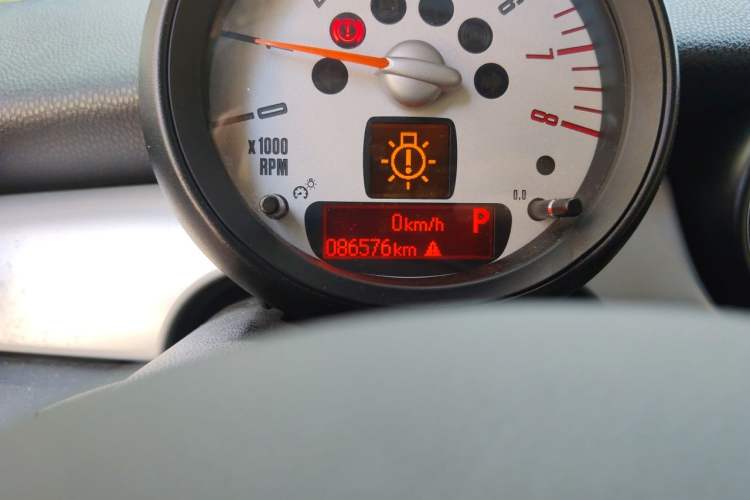 Used MINI 2011 1.6L COOPER Fun Odometer Close Up