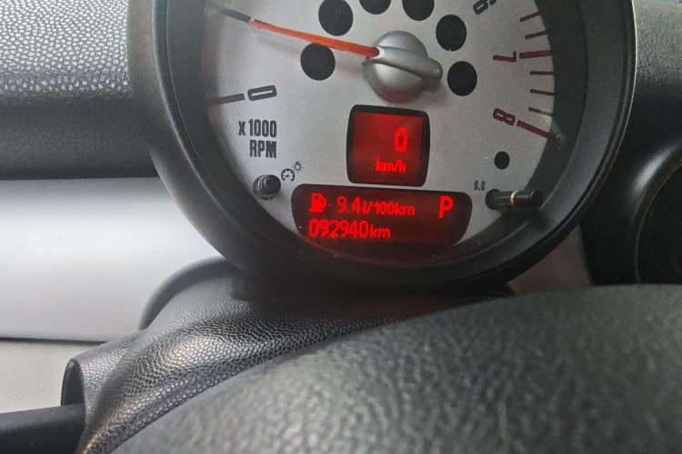 Used MINI 2011 1.6L ONE Odometer Close Up