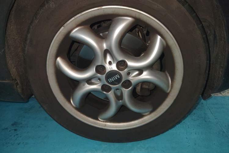 Used MINI 2011 1.6L COOPER Fun Right Front Wheel Hub