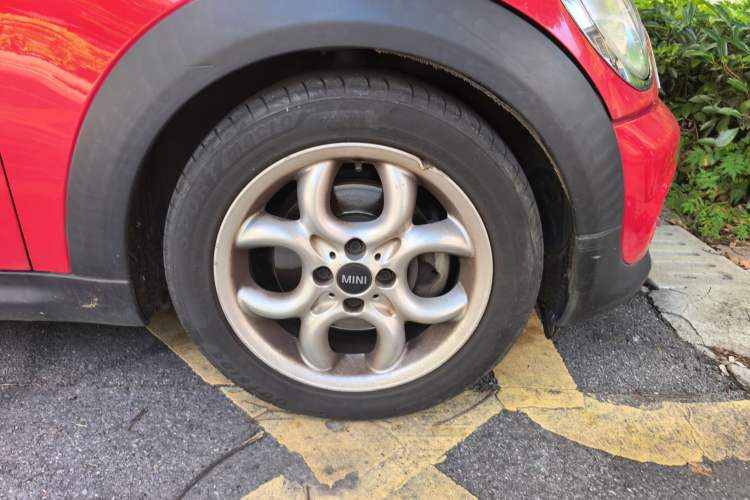 Used MINI 2011 1.6L COOPER Fun Right Front Wheel Hub