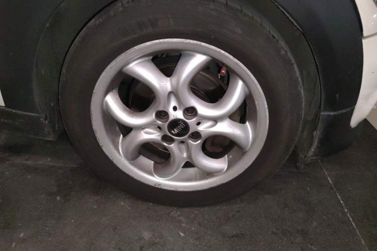Used MINI 2011 1.6L COOPER Fun Right Front Wheel Hub