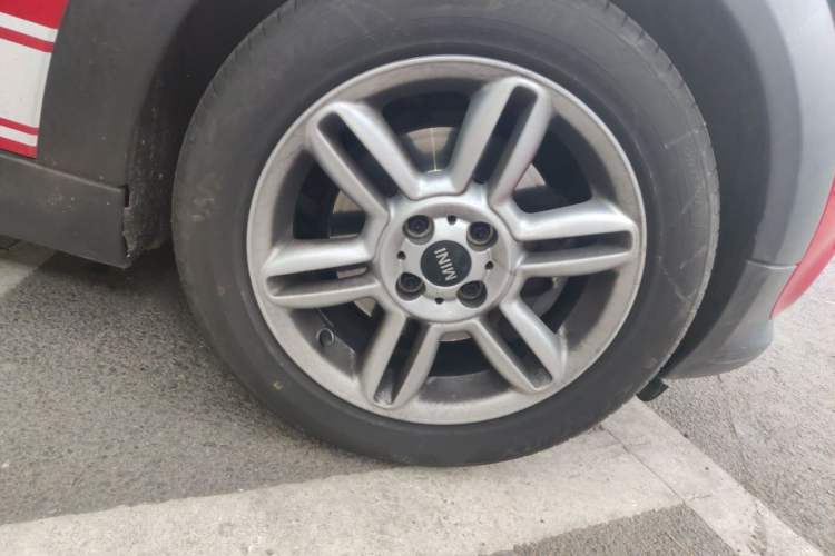 Used MINI 2011 1.6L COOPER Excitement Right Front Wheel Hub