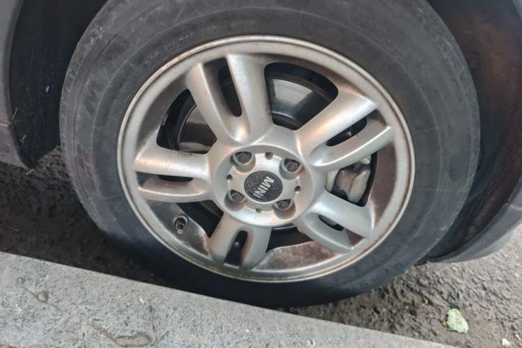 Used MINI 2011 1.6L ONE Right Front Wheel Hub