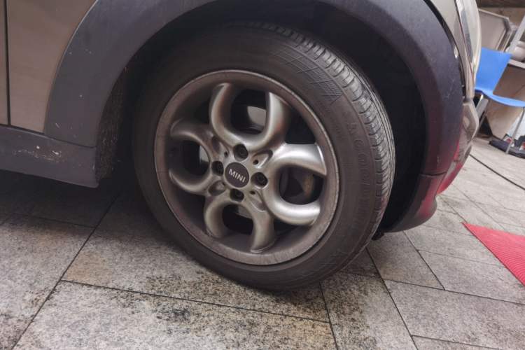 Used MINI 2011 1.6L COOPER Fun Right Front Wheel Hub
