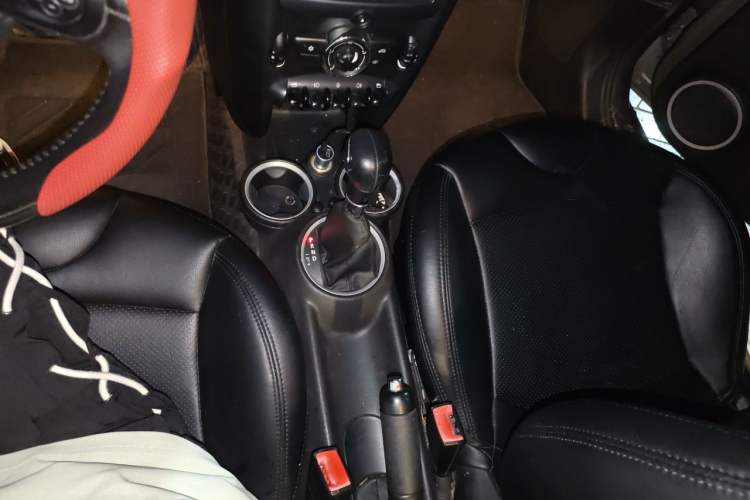 Used MINI 2011 1.6L COOPER Fun Gear Lever