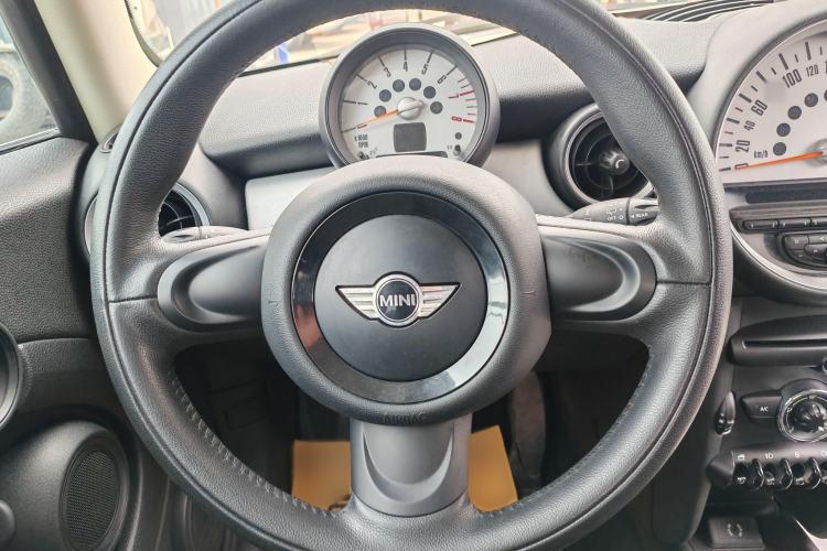 Used MINI 2011 1.6L ONE Interior 1