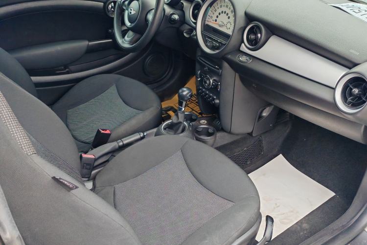 Used MINI 2011 1.6L ONE Interior 2