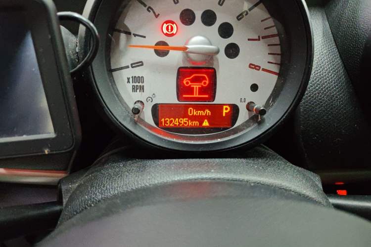 Used MINI 2011 1.6L ONE Odometer Close Up