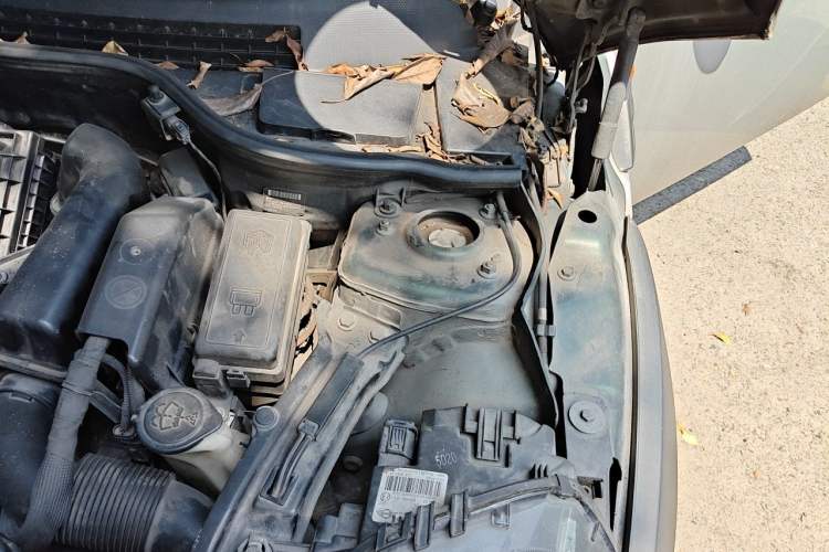 Used MINI 2011 1.6L ONE Engine Bay Left
